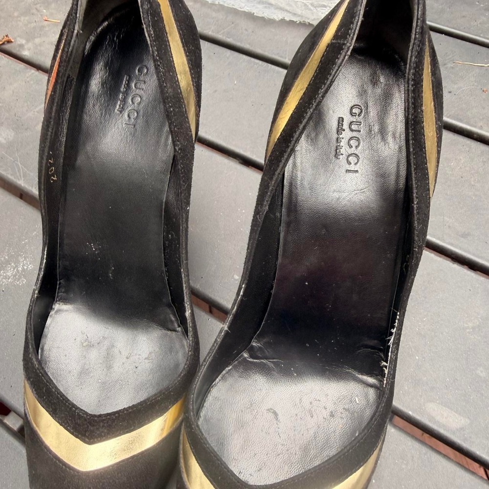 Gucci Black Suede Gold Metallic Stripe Platform Pumps Heels 37.5 202930 - Picture 2 of 7